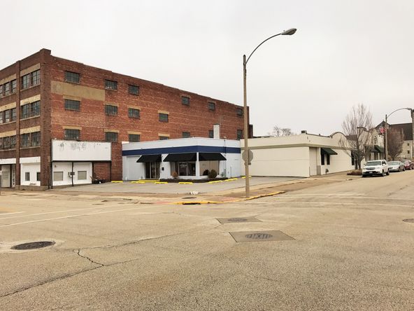 127 N Cherry St, Galesburg, IL 61401